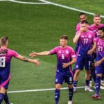 équipe de foot avec maillot rose